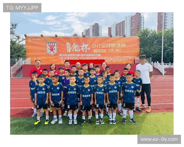 揭秘新疆加油足球小伙真实身份与励志逆袭故事全景呈现震撼发布中